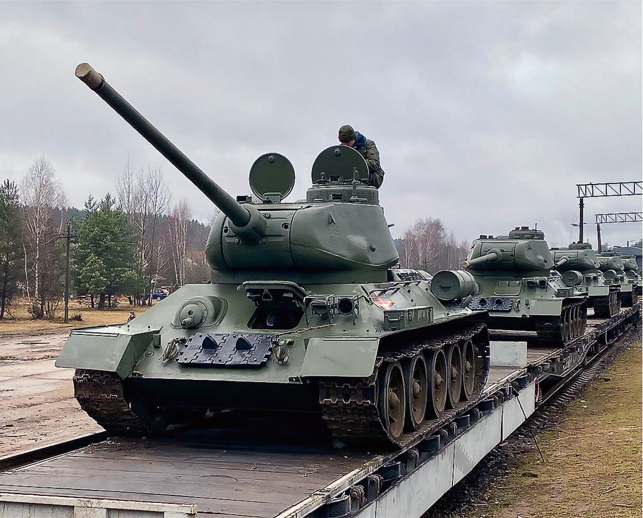 4 - Photographs of a troop train carrying T-34 tanks intended for a military parade being unloaded at Ozerishche station